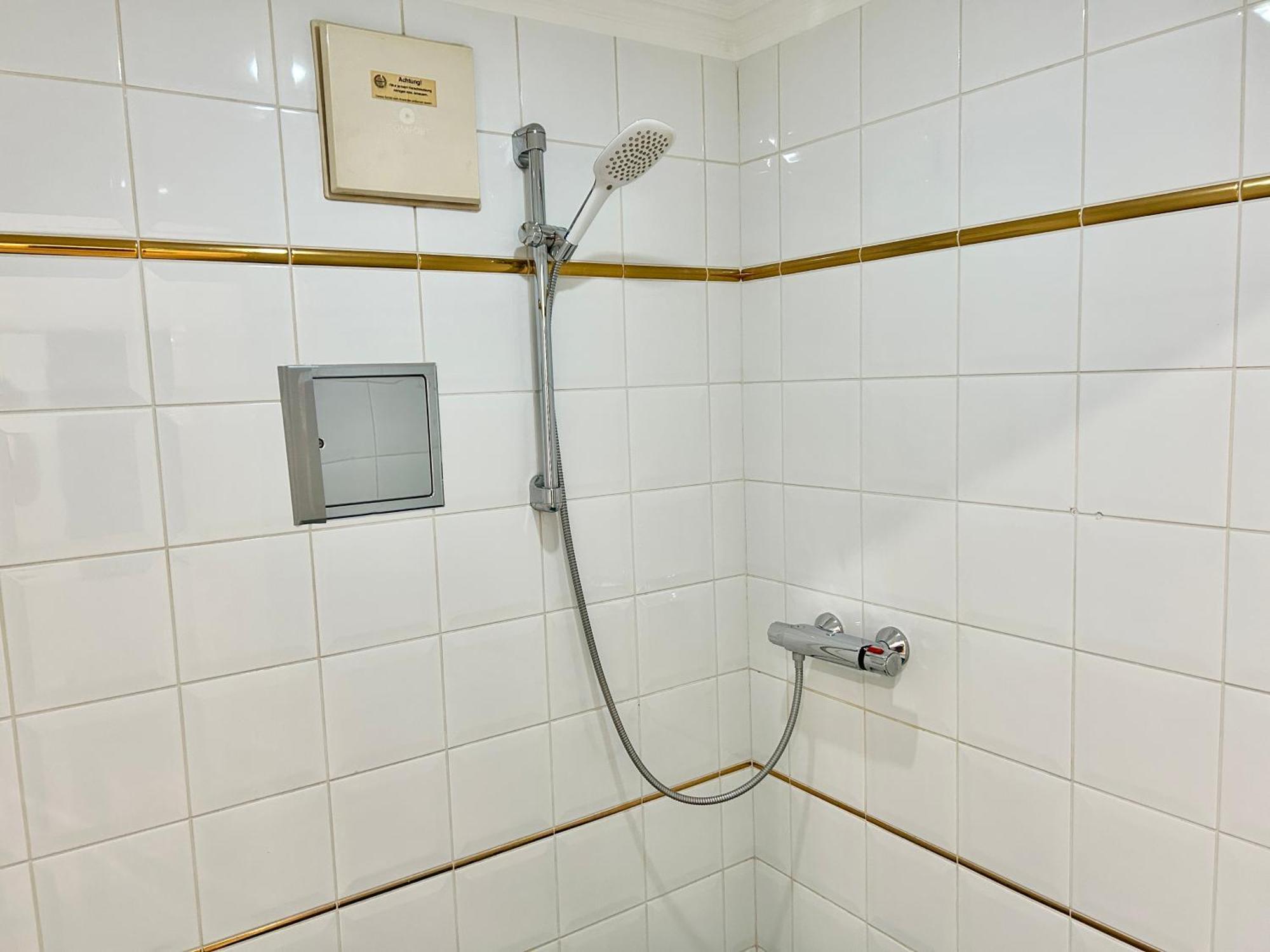 Stylish Schonbrunn Apartments - Free Underground Parking Виена Екстериор снимка