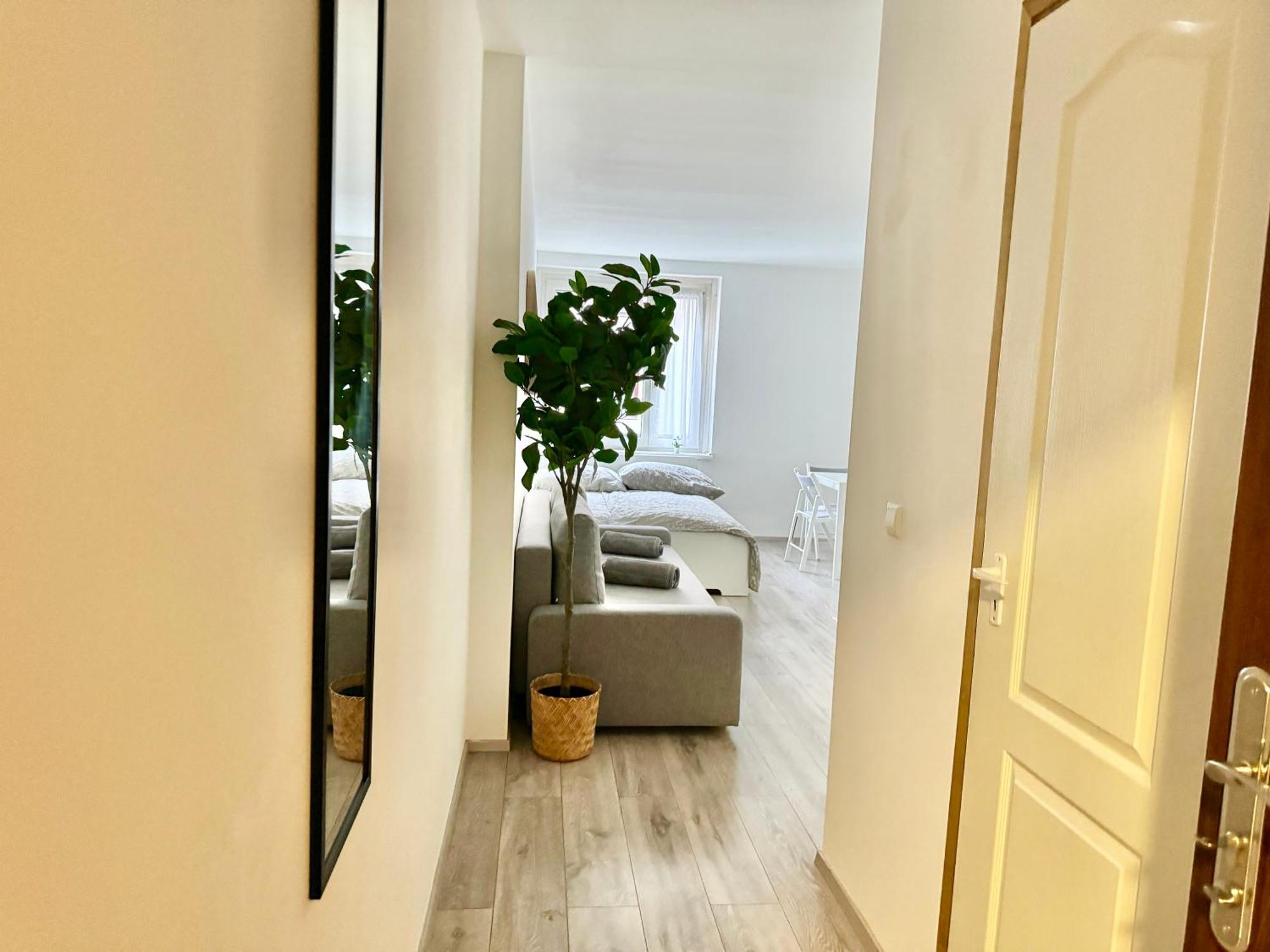 Stylish Schonbrunn Apartments - Free Underground Parking Виена Екстериор снимка
