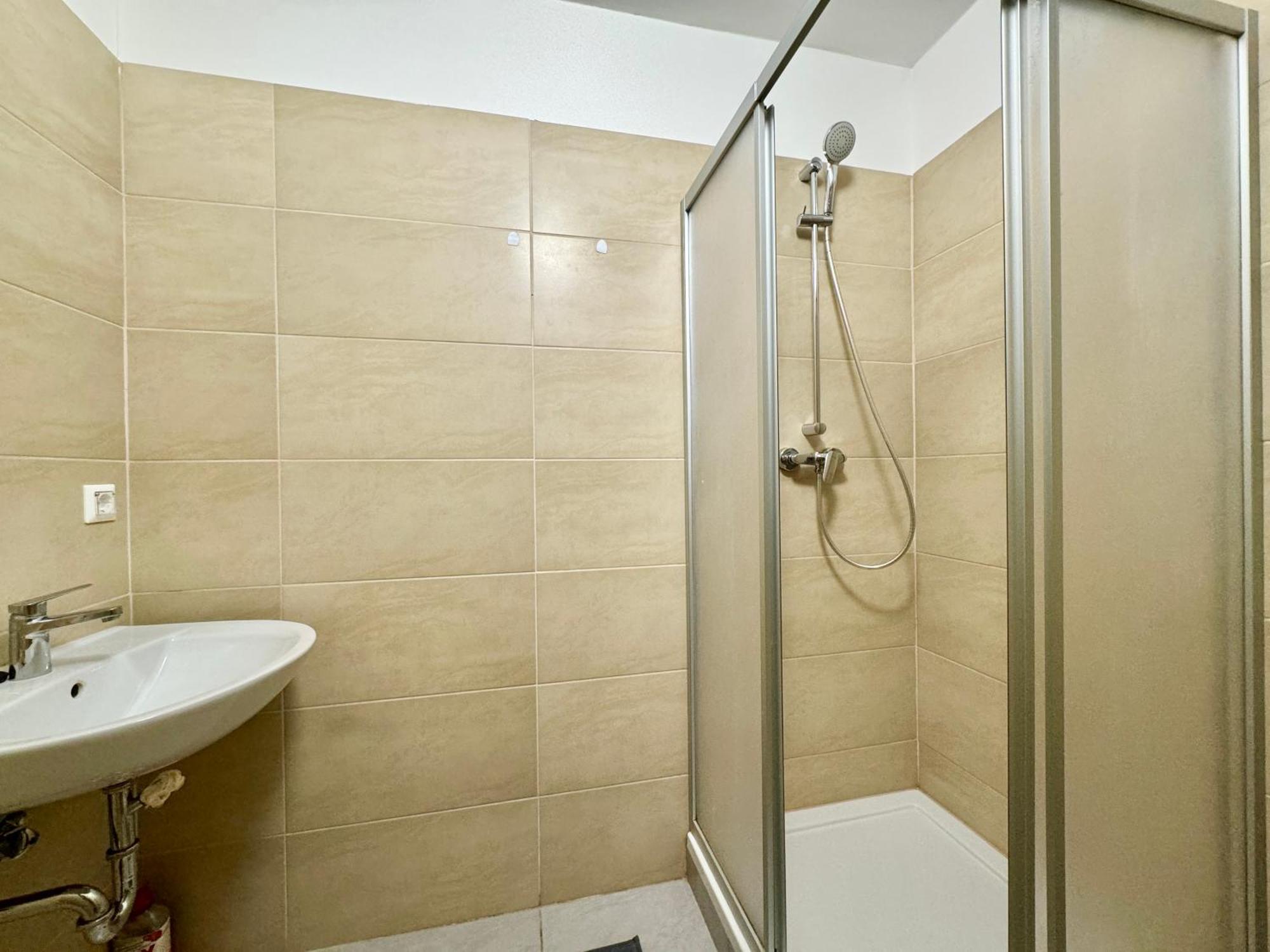 Stylish Schonbrunn Apartments - Free Underground Parking Виена Екстериор снимка