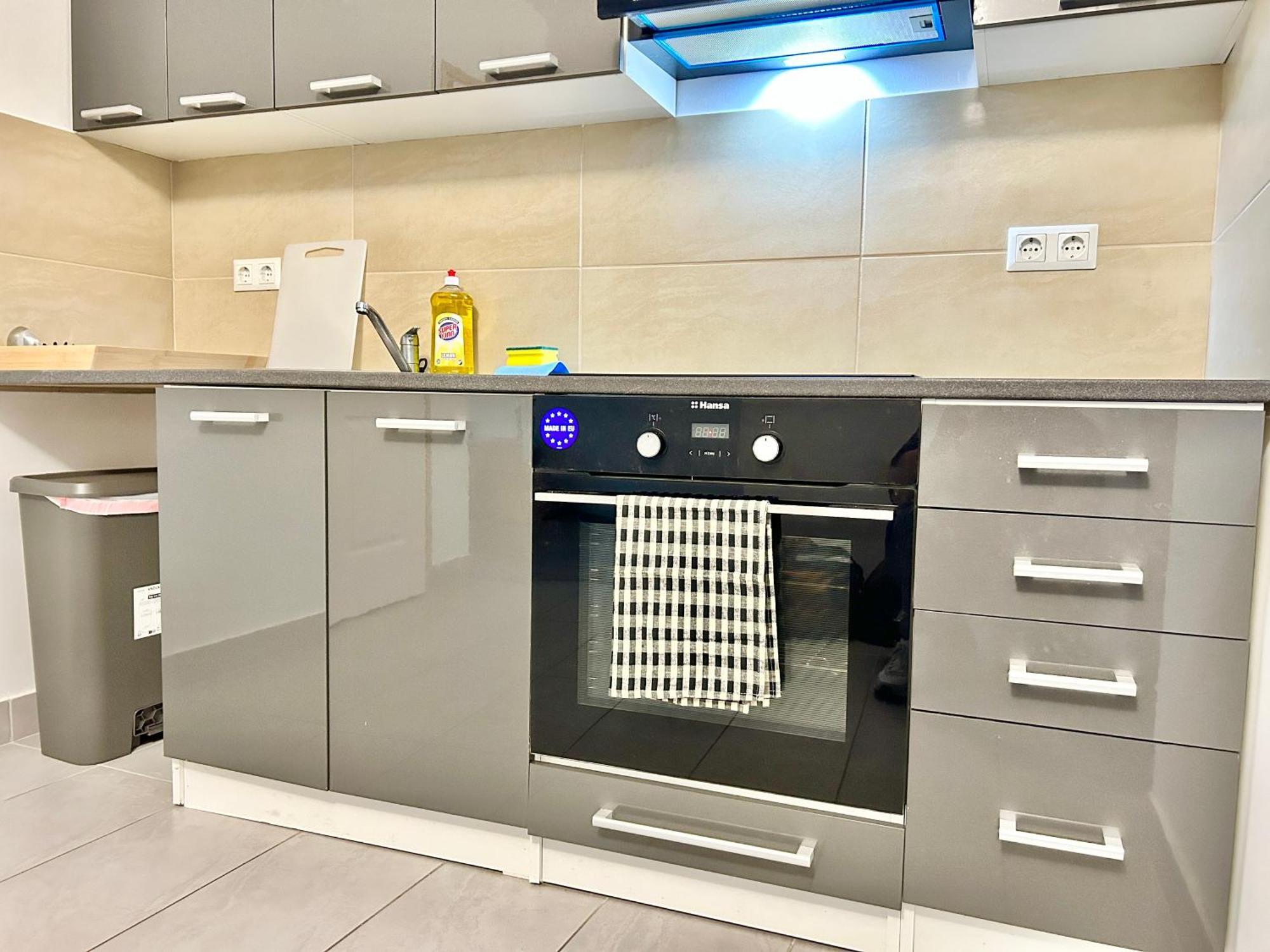 Stylish Schonbrunn Apartments - Free Underground Parking Виена Екстериор снимка