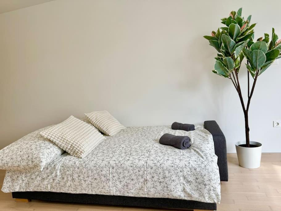 Stylish Schonbrunn Apartments - Free Underground Parking Виена Екстериор снимка